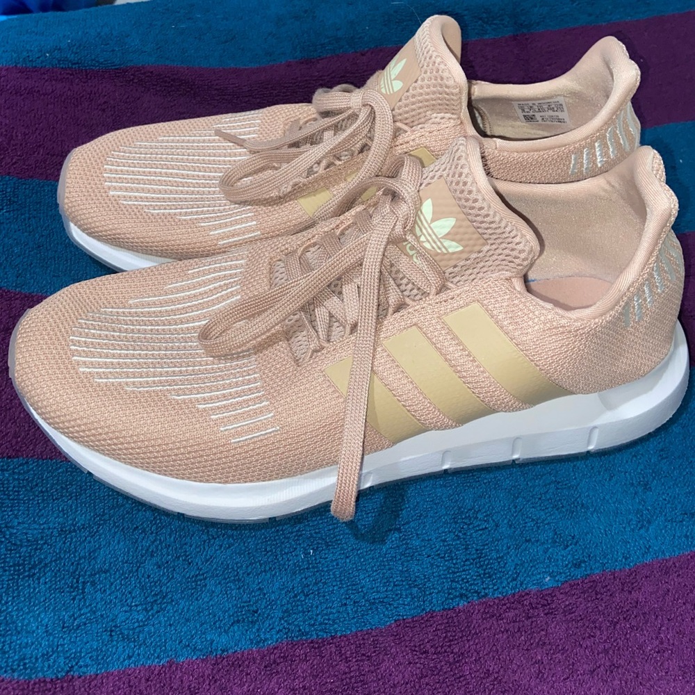adidas Swift Run sneakers